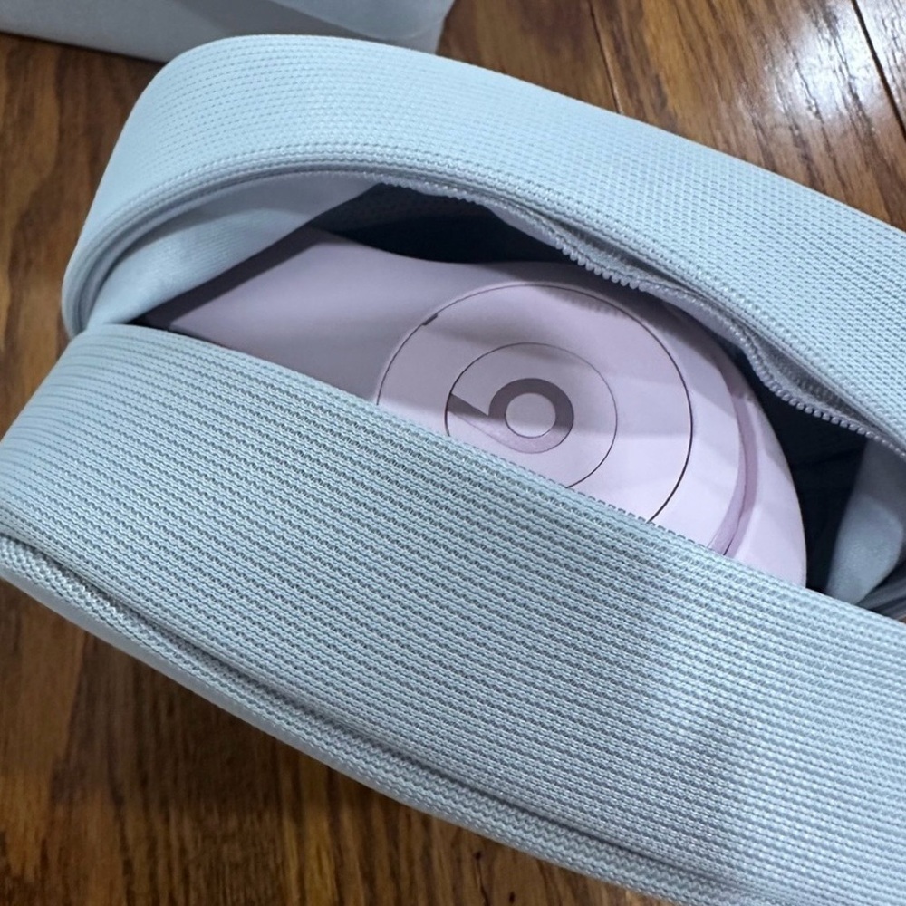 Beats by Dre
Beats Studio Pro
Bluetooth Wireless
Headphones - Matte Pink - Picture 10 of 13